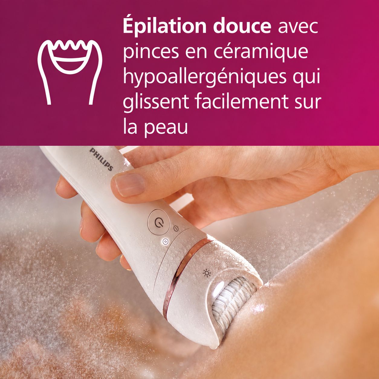 Épilateur blanc avec accents rose gold, utilisé sur la peau.