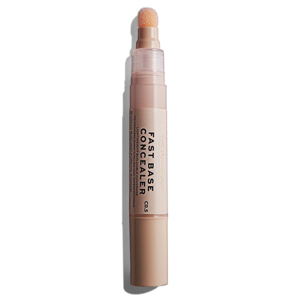 Concealer-stift met sponsapplicator. Opschrift: Fast Base Concealer. Tint C0.5. Beige-bruine verpakking.