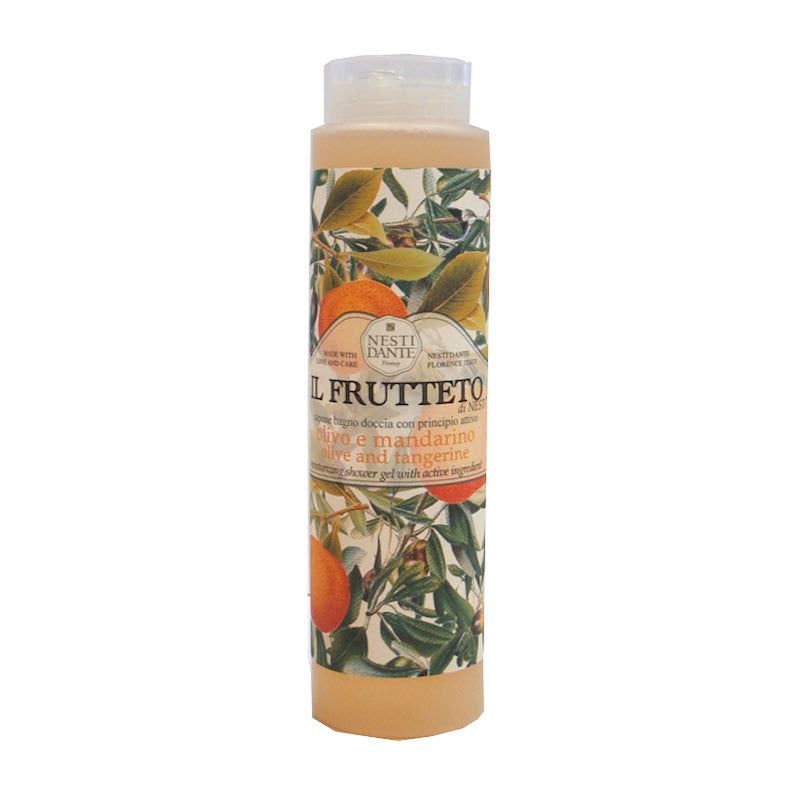 Cilindrische fles met etiket. Opschrift: Il Frutteto, Olive & Tangerine. Illustratie van sinaasappels en bladeren.
