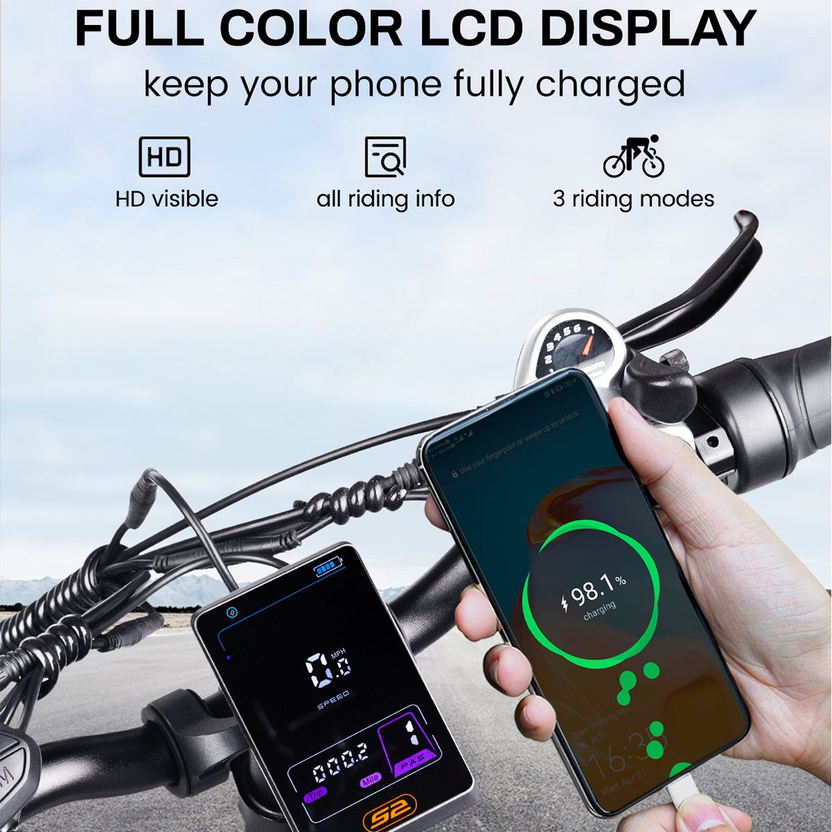 Gros plan du guidon et de l'écran d'un vélo électrique. Smartphone avec indicateur de charge. Texte : "FULL COLOR LCD DISPLAY".