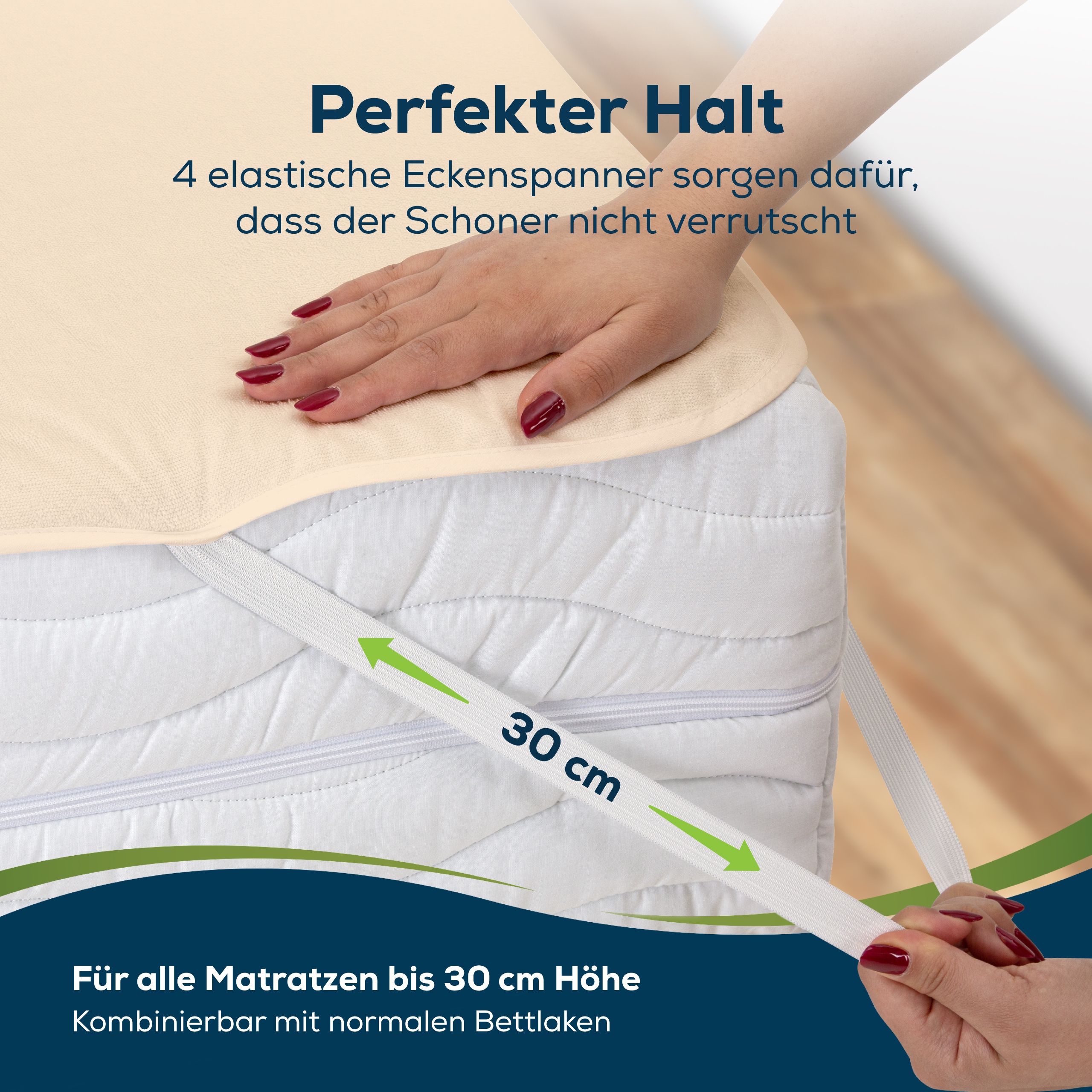 Hand bevestigt elastiek van matrasbeschermer aan matras tot 30 cm hoogte.