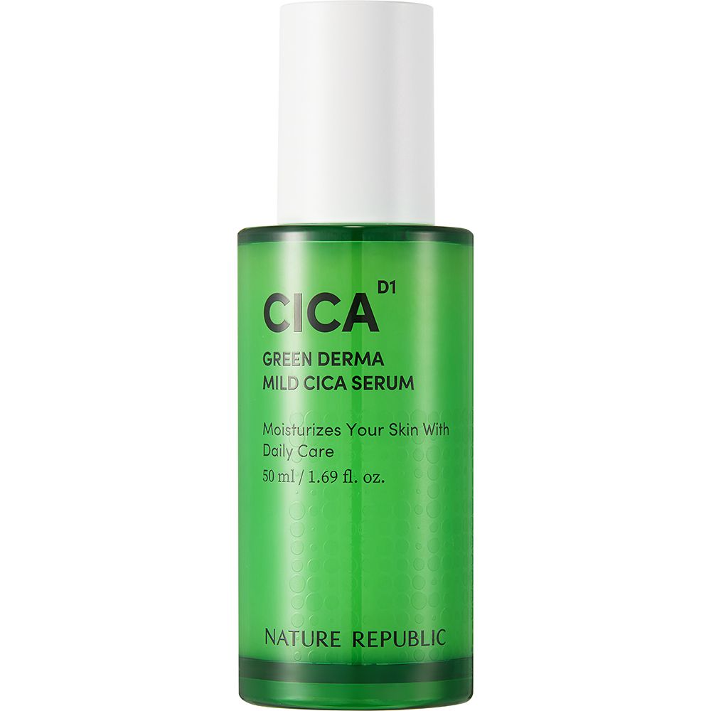 Flacon de sérum vert avec bouchon blanc. Inscription : CICA, GREEN DERMA MILD CICA SERUM. Texte : Moisturizes Your Skin With Daily Care. 50 ml / 1.69 fl. oz. NATURE REPUBLIC.