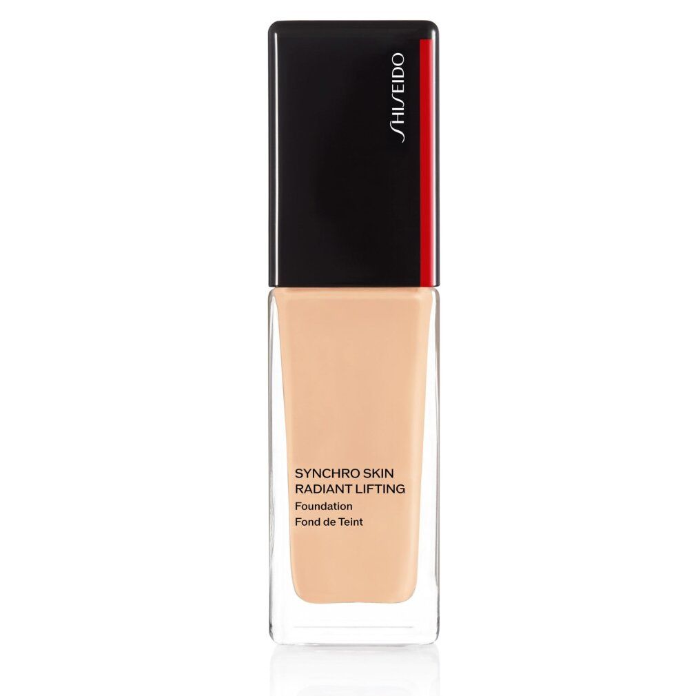 Flacon de fond de teint Shiseido Synchro Skin Radiant Lifting. Flacon rectangulaire en verre avec bouchon noir. Nom et marque visibles.