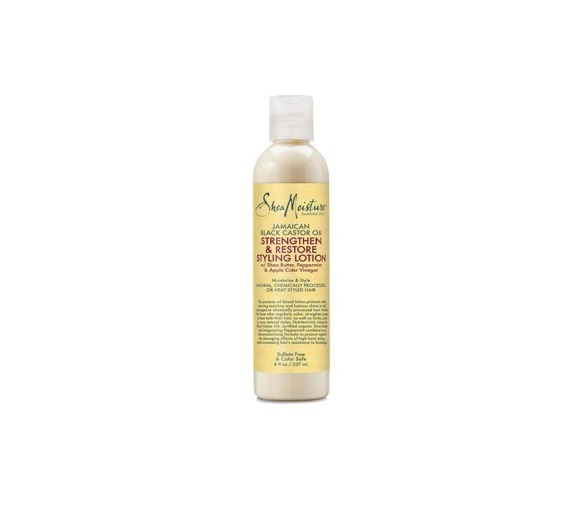 Flacon de lotion coiffante Jamaican Black Castor Oil Strengthen & Restore de SheaMoisture.