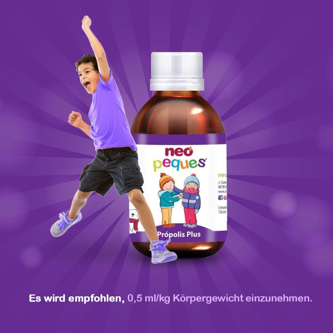 Bruine fles met witte dop. Etiket met productnaam en illustratie van kinderen. Springend kind. Tekst: Aanbevolen: 0,5 ml/kg lichaamsgewicht.