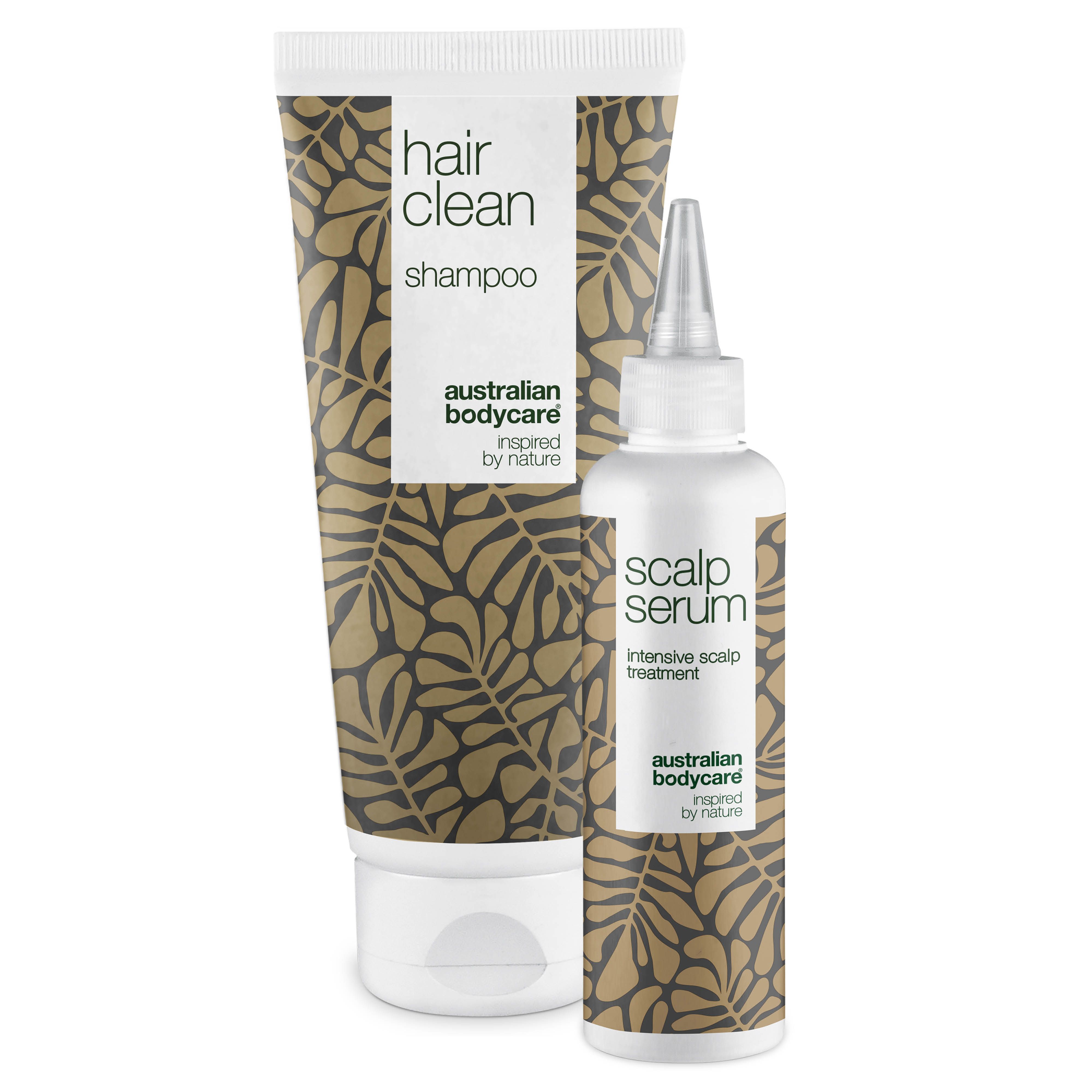 Deux flacons blancs avec motifs feuilles marron : shampooing et sérum cuir chevelu. Marque : Australian Bodycare.