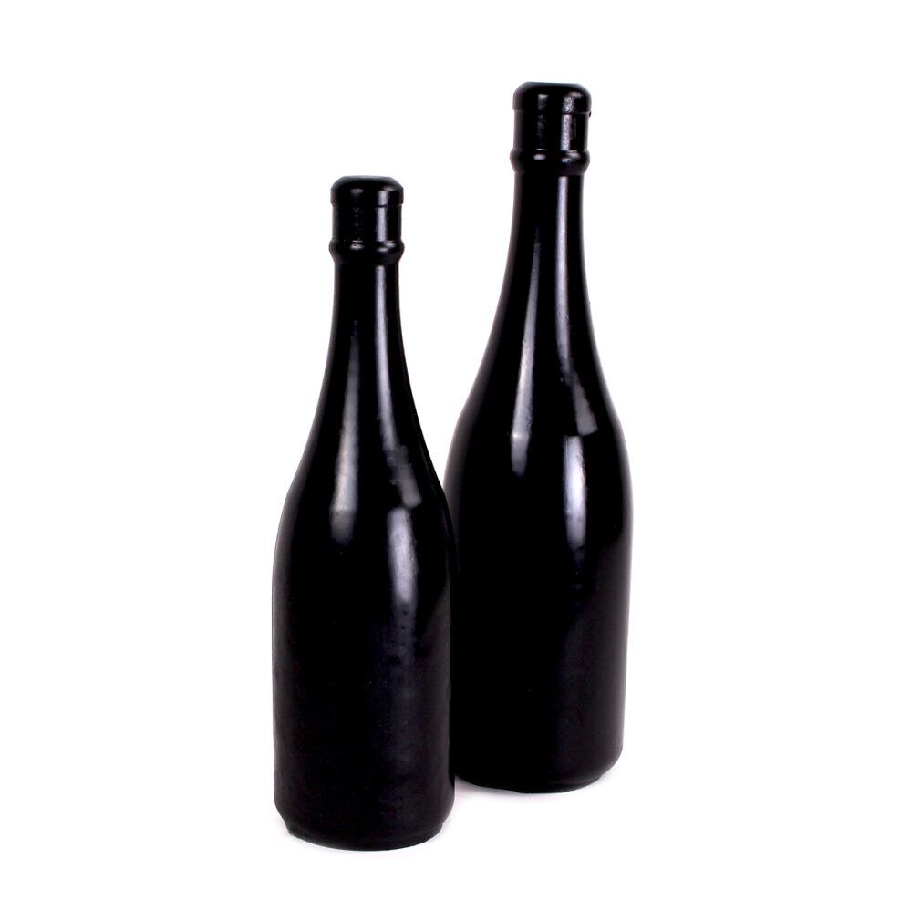 Deux buttplugs noirs en forme de bouteille côte à côte.