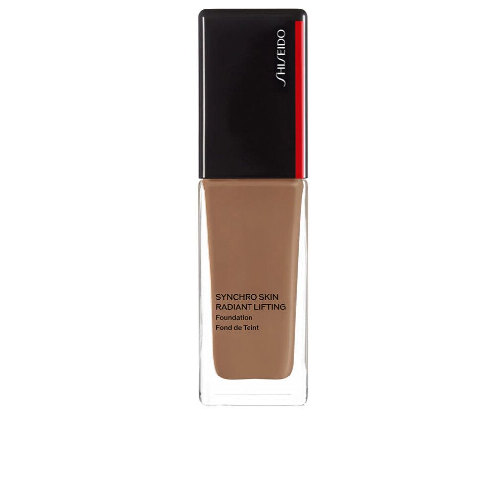 Flacon de fond de teint marron. Bouchon noir avec détail rouge. Inscription: SHISEIDO, SYNCHRO SKIN RADIANT LIFTING Foundation Fond de Teint.