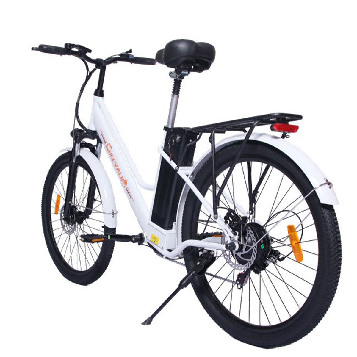 Vélo électrique blanc avec pneus noirs, porte-bagages et marque Cheevalry.