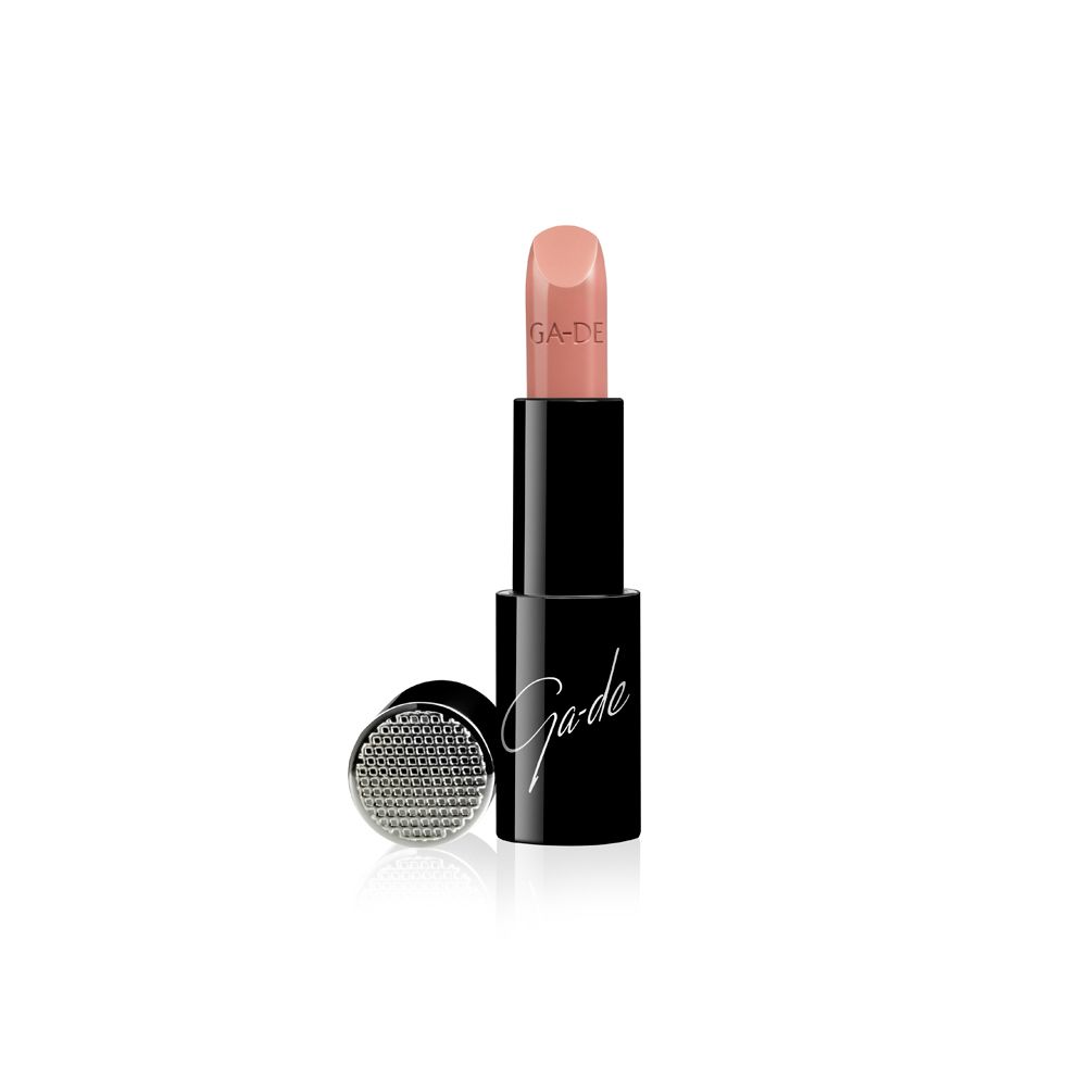 Rouge à lèvres beige clair, étui noir avec inscription "Ga-De". Un embout rond argenté est posé à côté.
