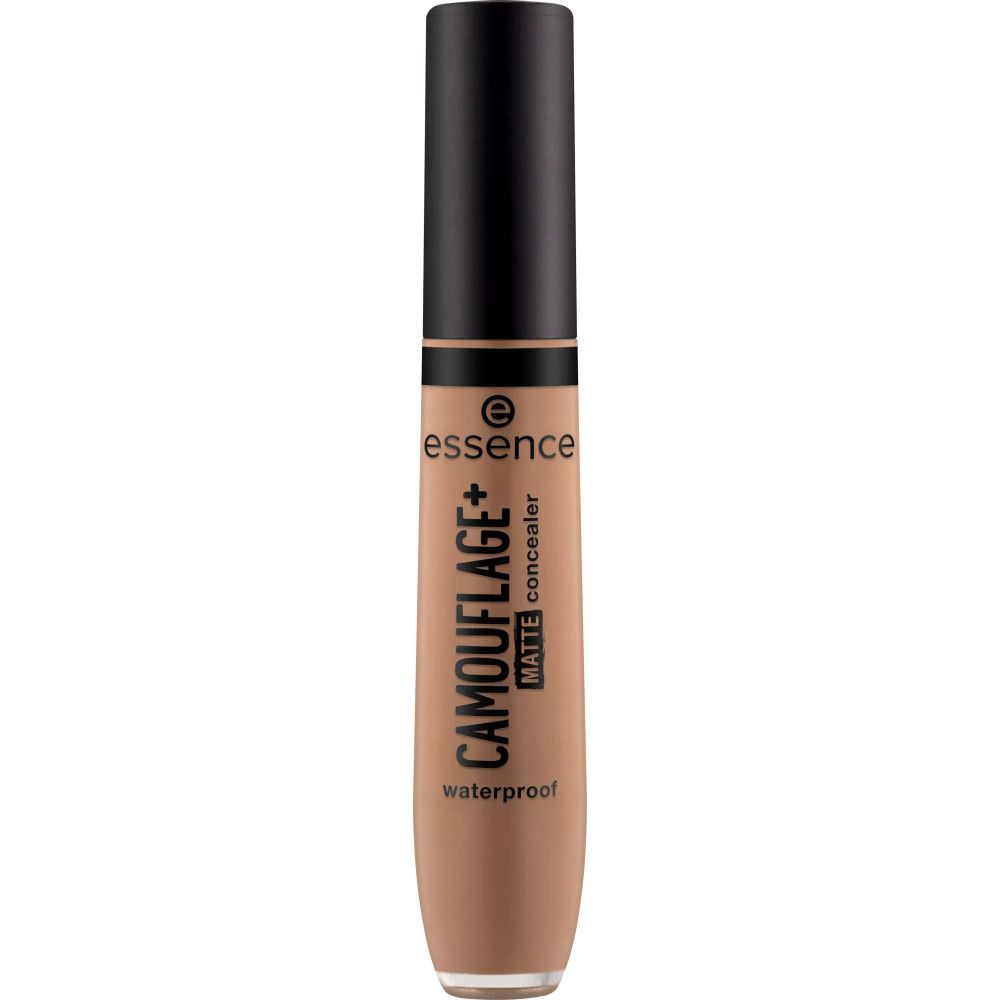 Tube de correcteur avec bouchon noir. Inscription: CAMOUFLAGE+ matte concealer waterproof. Marque: essence.