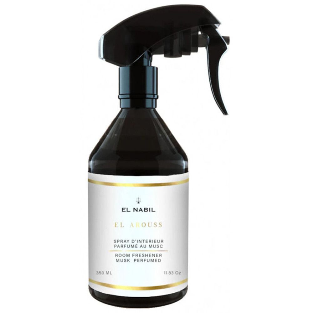 Flacon noir avec vaporisateur. Étiquette avec texte: EL NABIL, EL AROUSS, spray d'intérieur. Bandes dorées. Contenance.