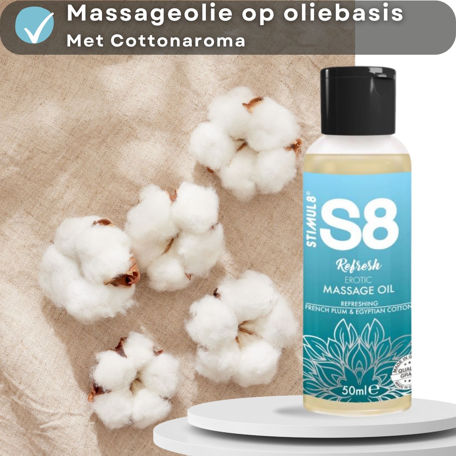 Massageolie fles, zwarte dop. Opschrift: S8 Refresh Erotic Massage Oil. 50ml. Katoenbloemen.