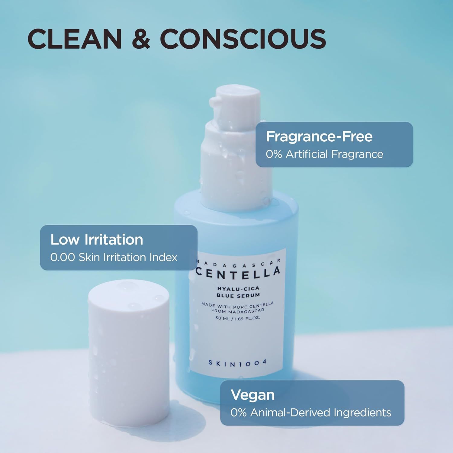 Lichtblauw serum met witte dop. Tekst: HYALU-CICA BLUE SERUM. SKIN1004. Tekst: Zonder parfum, lage irritatie, veganistisch.