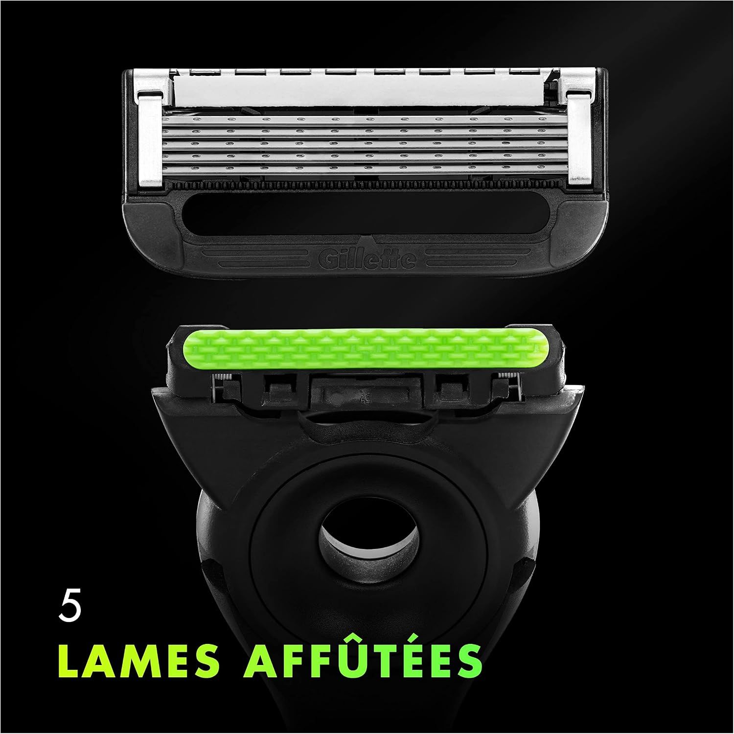 Gros plan de la tête de rasoir Gillette Labs avec 5 lames et barre exfoliante.