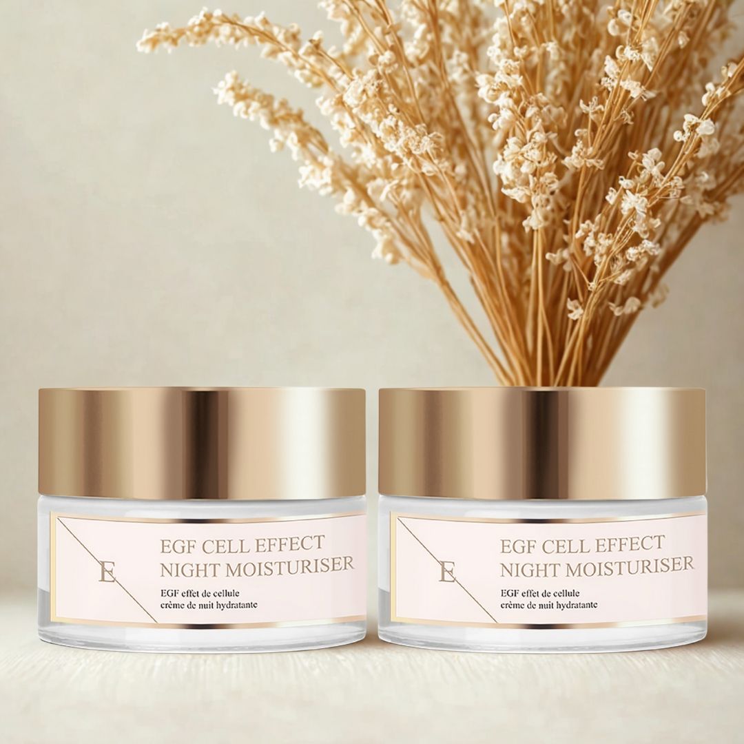 Deux pots de crème hydratante de nuit avec couvercles dorés et étiquettes. Inscription : EGF Cell Effect Night Moisturiser.