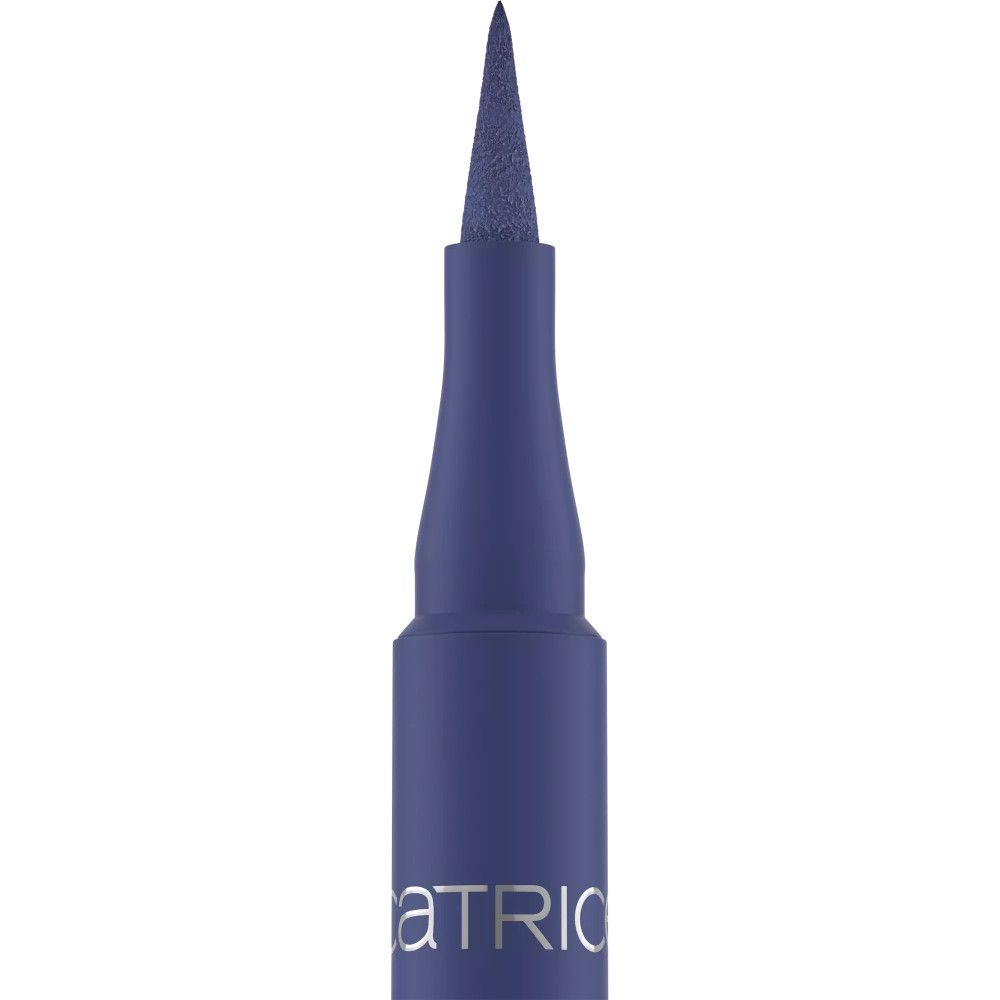 Gros plan sur un eyeliner bleu. Pointe. Marque: CATRICE.