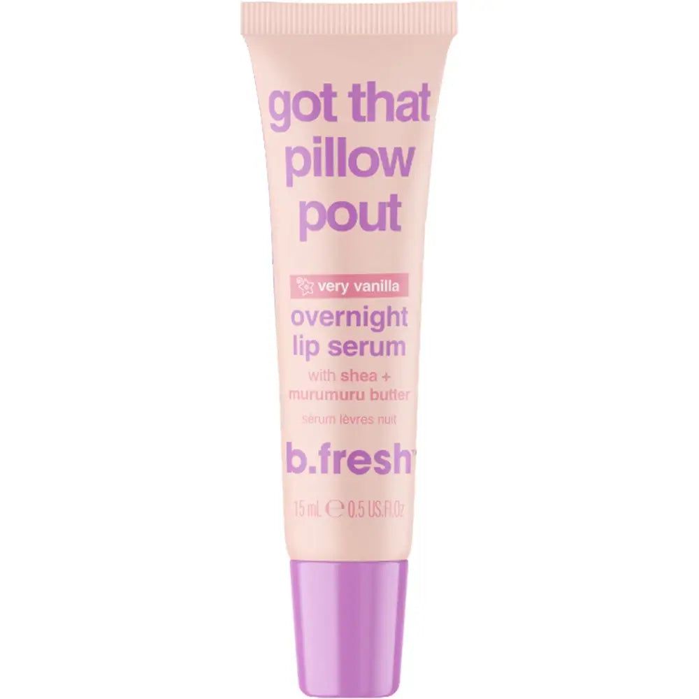 Tube de sérum pour les lèvres. Texte : Got That Pillow Pout, Overnight Lip Serum. Marque : b.fresh. Couleur : rose. Avec bouchon violet.