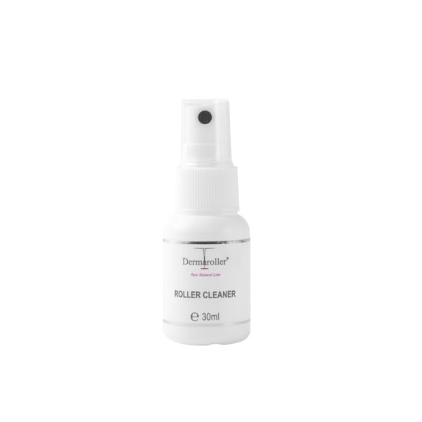 Witte spuitfles met Dermaroller-logo en opschrift "ROLLER CLEANER e 30ml".