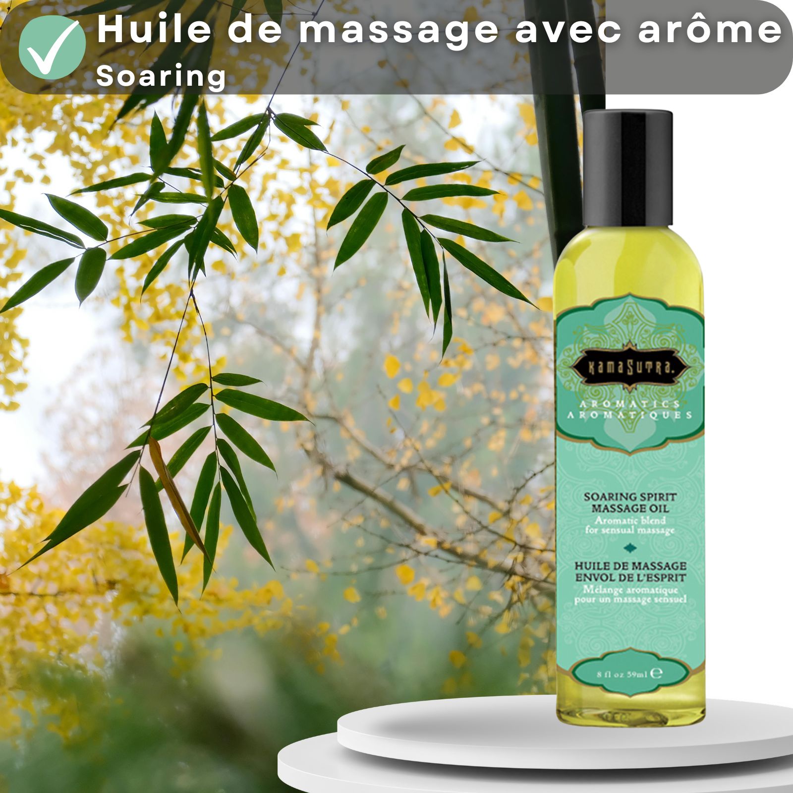 Huile de massage Kamasutra Aroma Soaring. Bouteille devant fond avec bambou et feuilles.