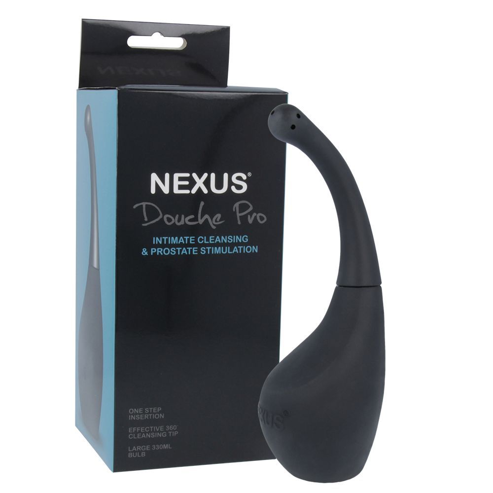 Emballage noir avec produit et illustration. Texte : "NEXUS Douche Pro", "Intimate Cleansing & Prostate Stimulation".