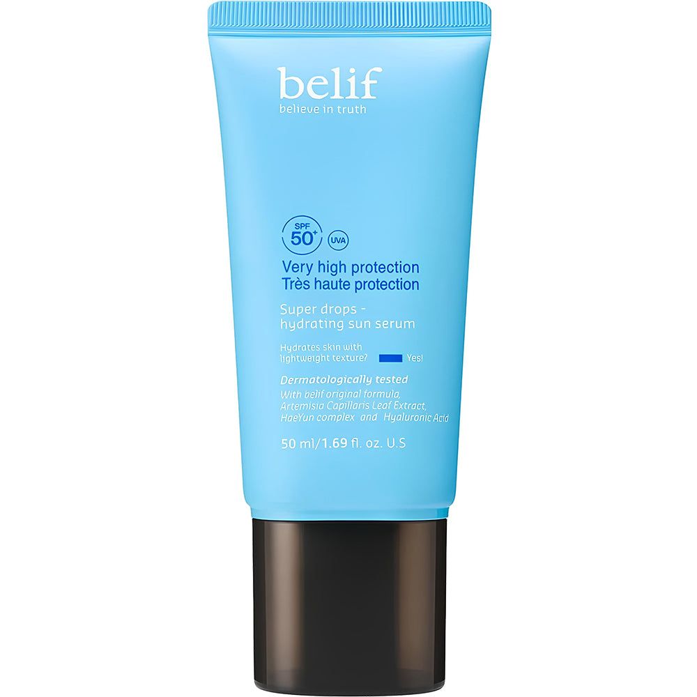 Lichtblauwe tube met zwarte dop, SPF 50+ zonnebrandserum.