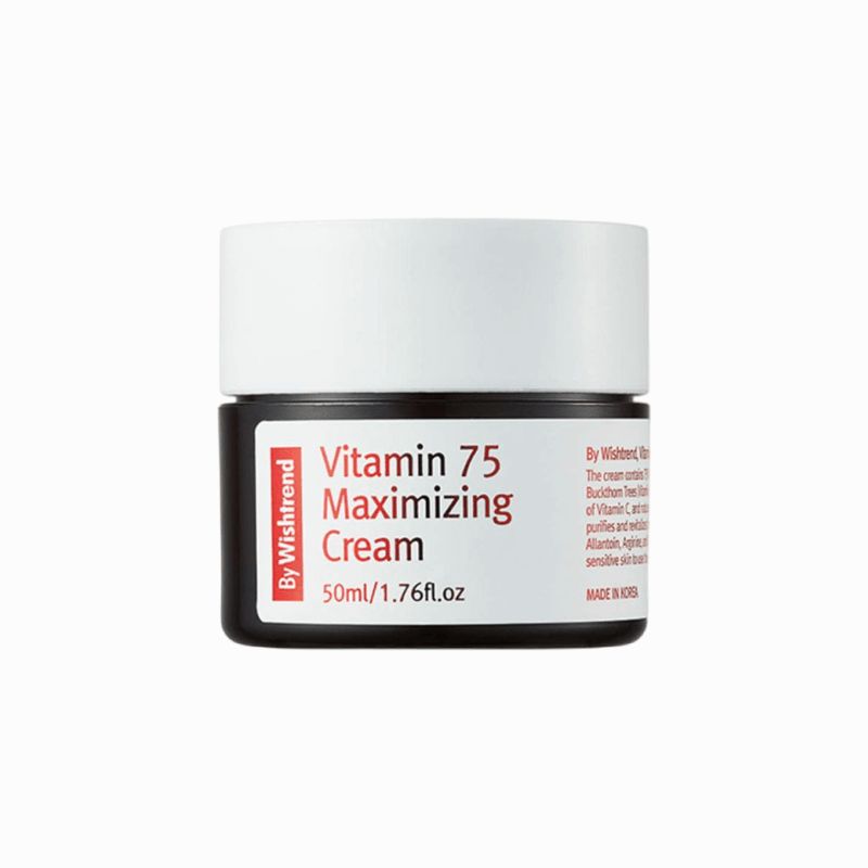 Crèmepot met witte deksel en zwart etiket. Opschrift: Vitamin 75 Maximizing Cream. 50ml/1.76fl.oz.