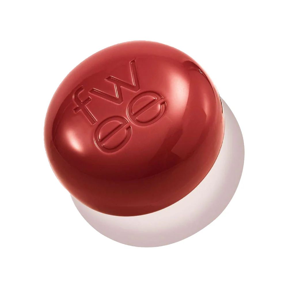 Rode lip & cheek pudding pot met 'fw ee' opdruk.