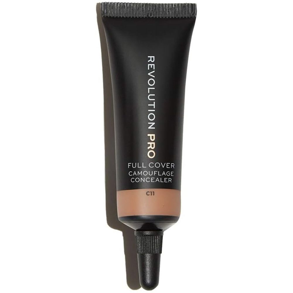 Tube de correcteur noir avec teinte marron. Inscription : REVOLUTION PRO, FULL COVER CAMOUFLAGE CONCEALER, C11.