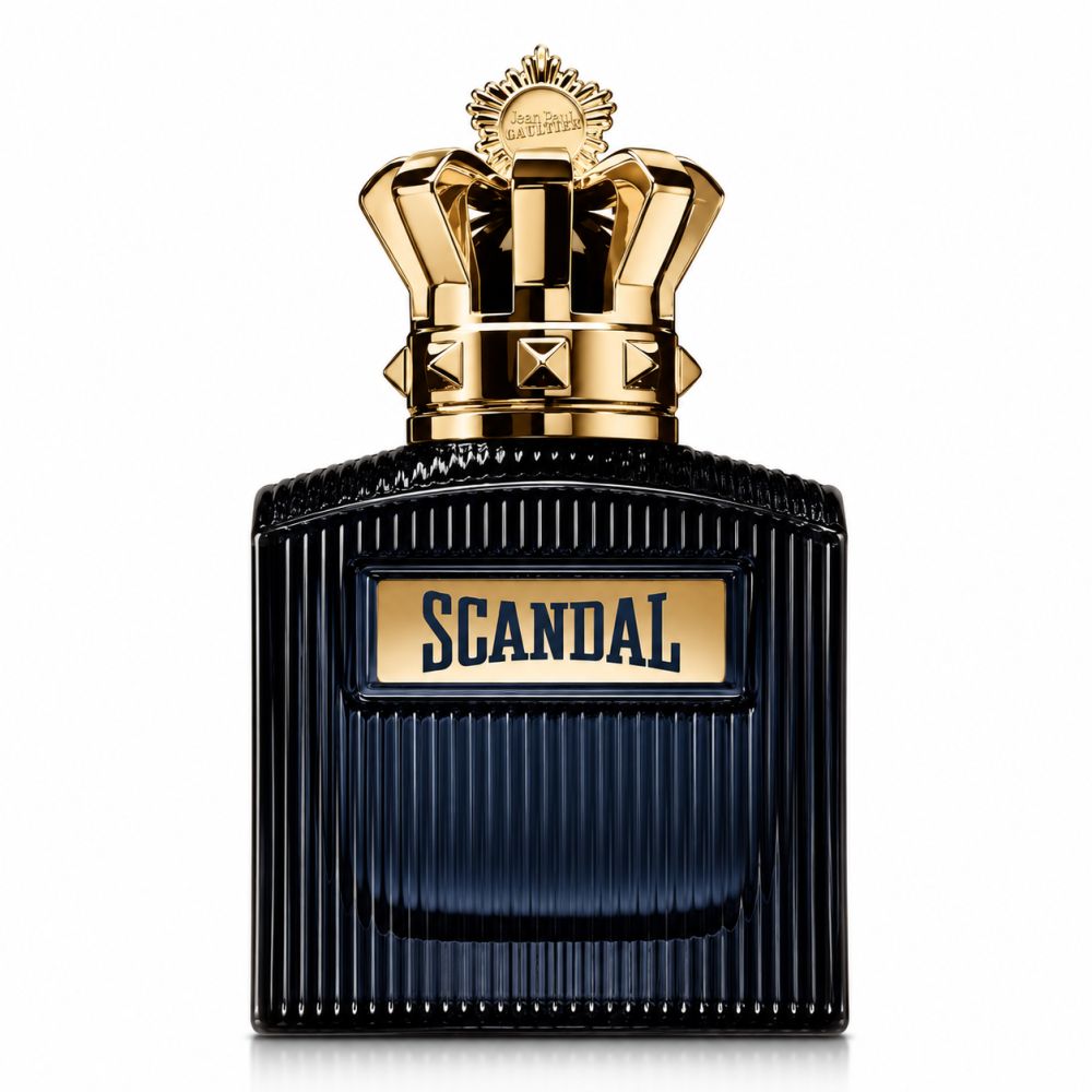 Donkerblauwe flacon met gouden kroon en "SCANDAL"-opschrift.