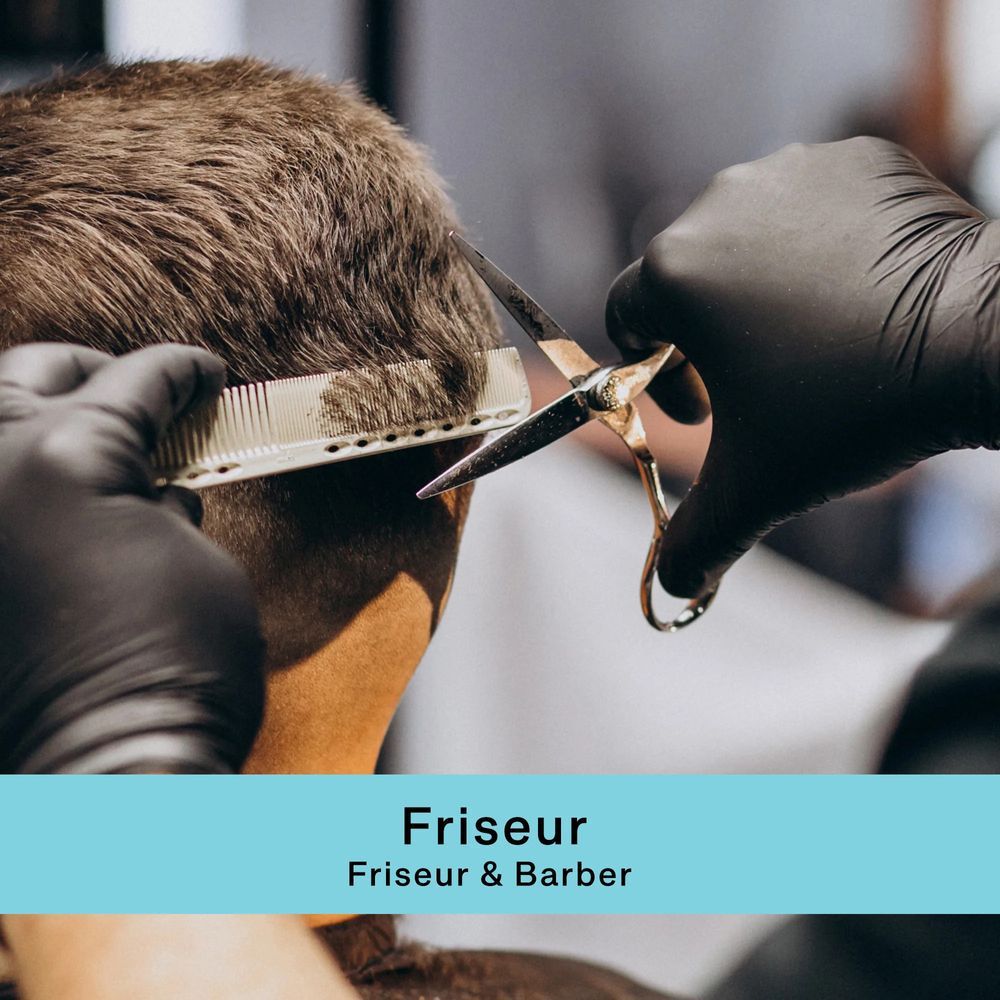 Mains gantées de noir coupant les cheveux. Texte: Coiffeur, coiffeur et barbier.