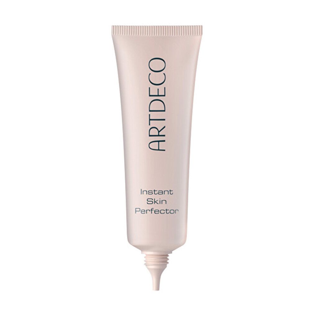 Tube de produit. Inscription ARTDECO, Instant Skin Perfector. Tube rose, pointe. Fond blanc.