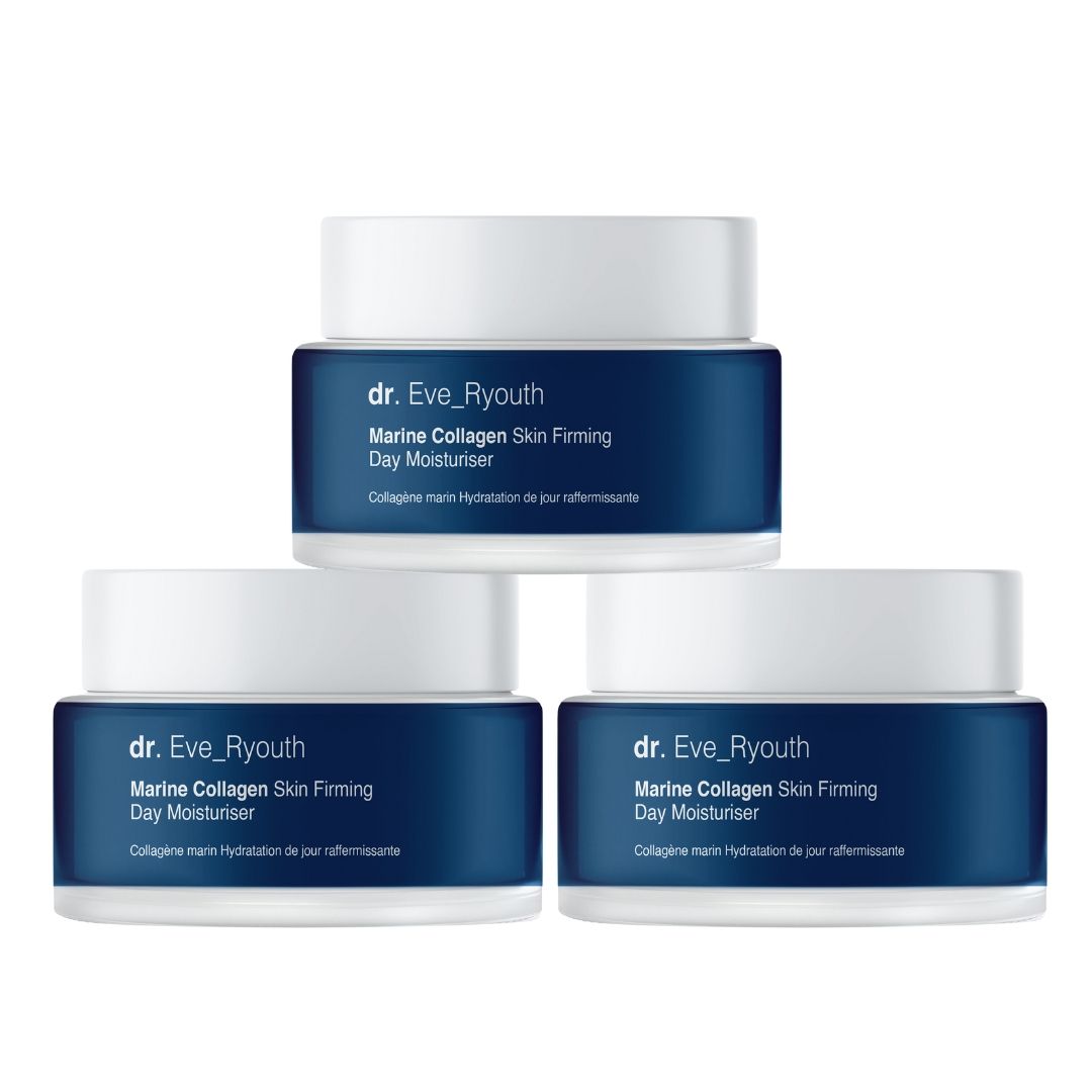 Trois pots de Dr. Eve_Ryouth Marine Collagen Skin Firming Day Moisturiser. Récipients bleus avec couvercles blancs. Texte du produit visible.