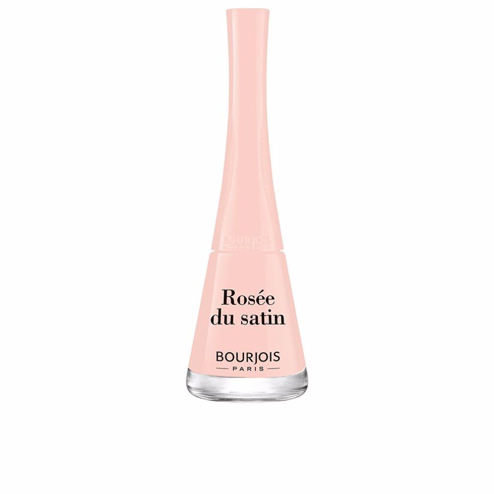 Flesje lichtroze nagellak. Opschrift 'Rosée du satin' en 'Bourjois Paris'.