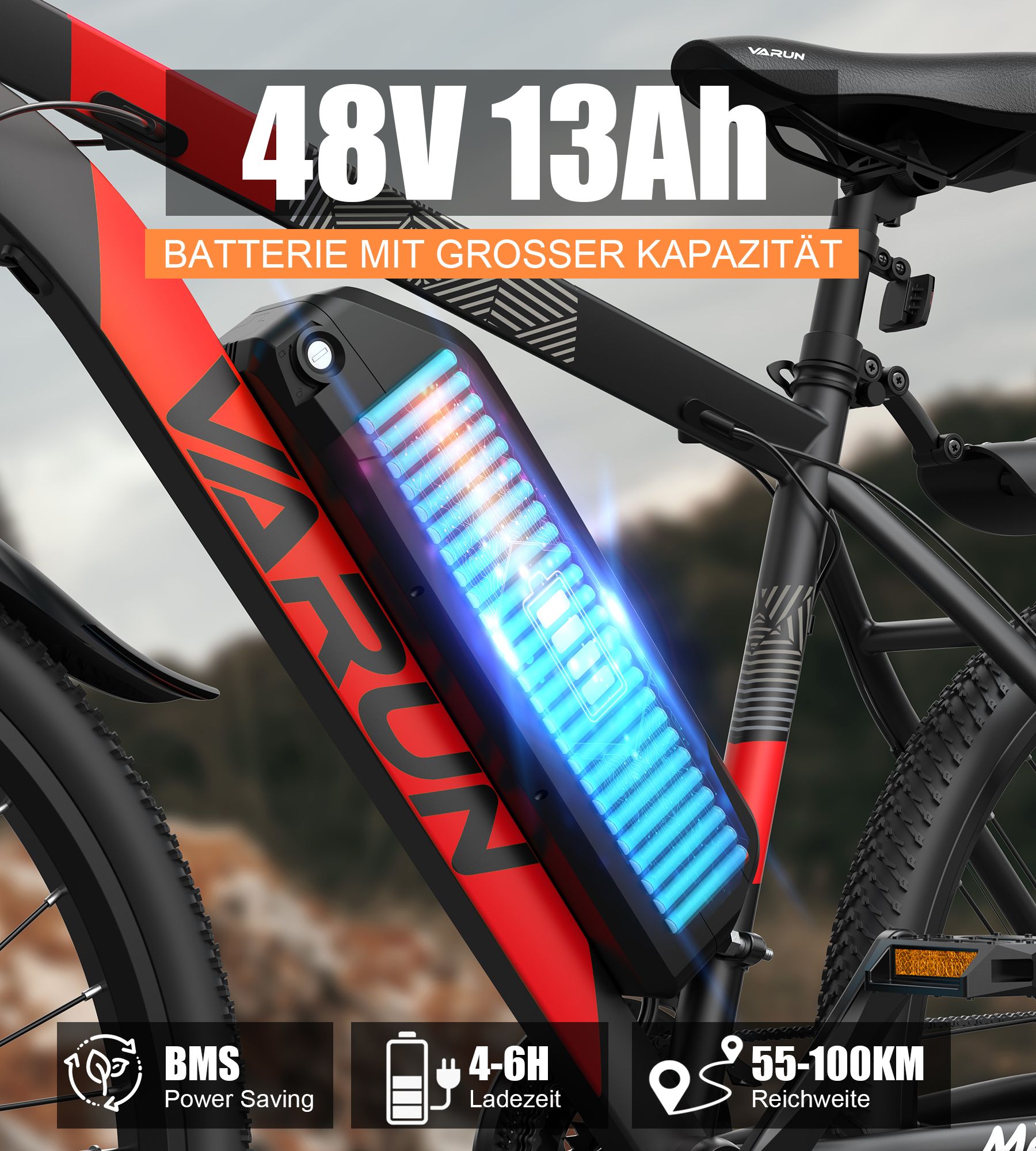 E-bike met rood frame en zwarte batterij. Batterij met blauwe verlichting. Tekst: 48V 13Ah, batterij met grote capaciteit.