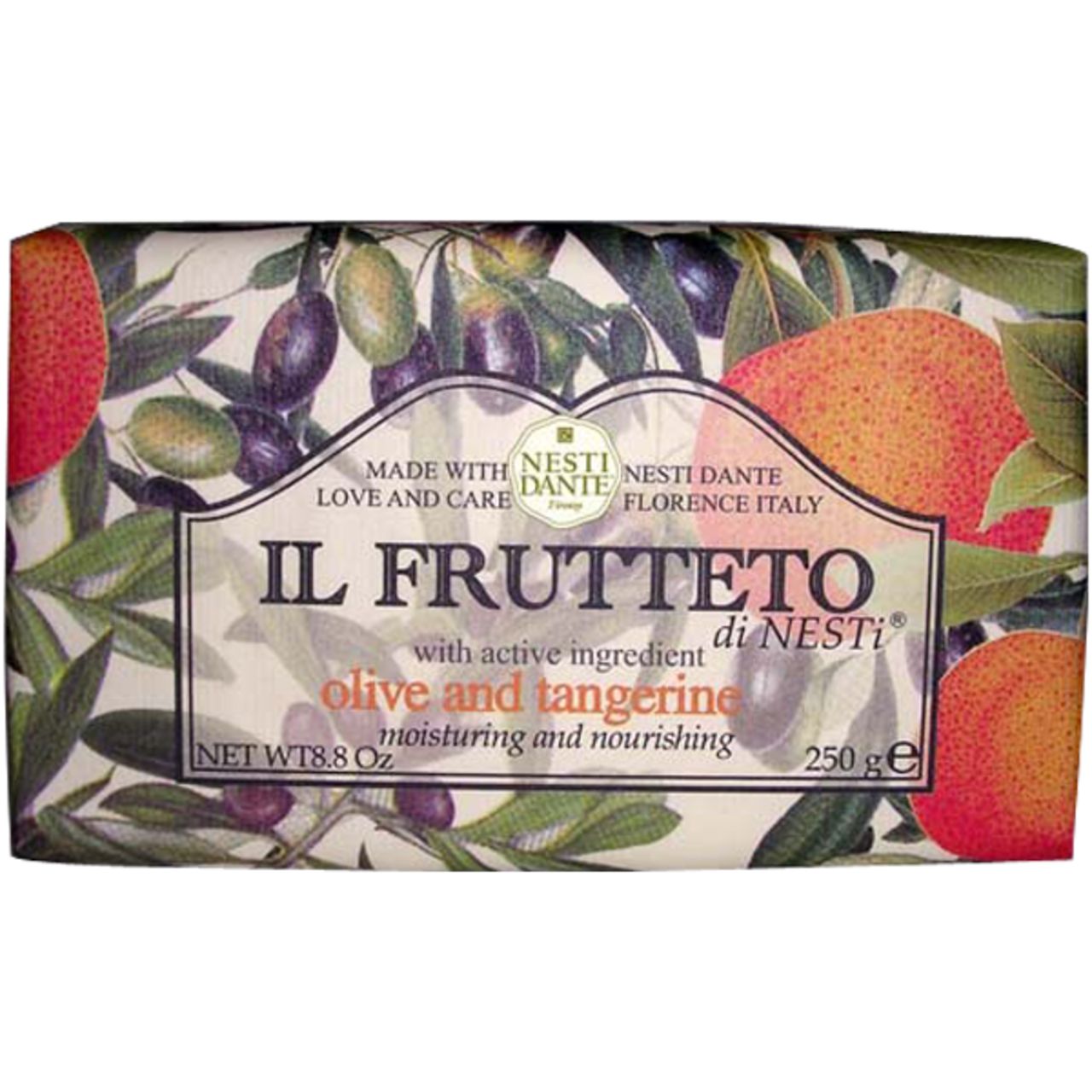 Savon emballé. Inscription : Il Frutteto di Nesti, olive et mandarine. Poids : 250 g.