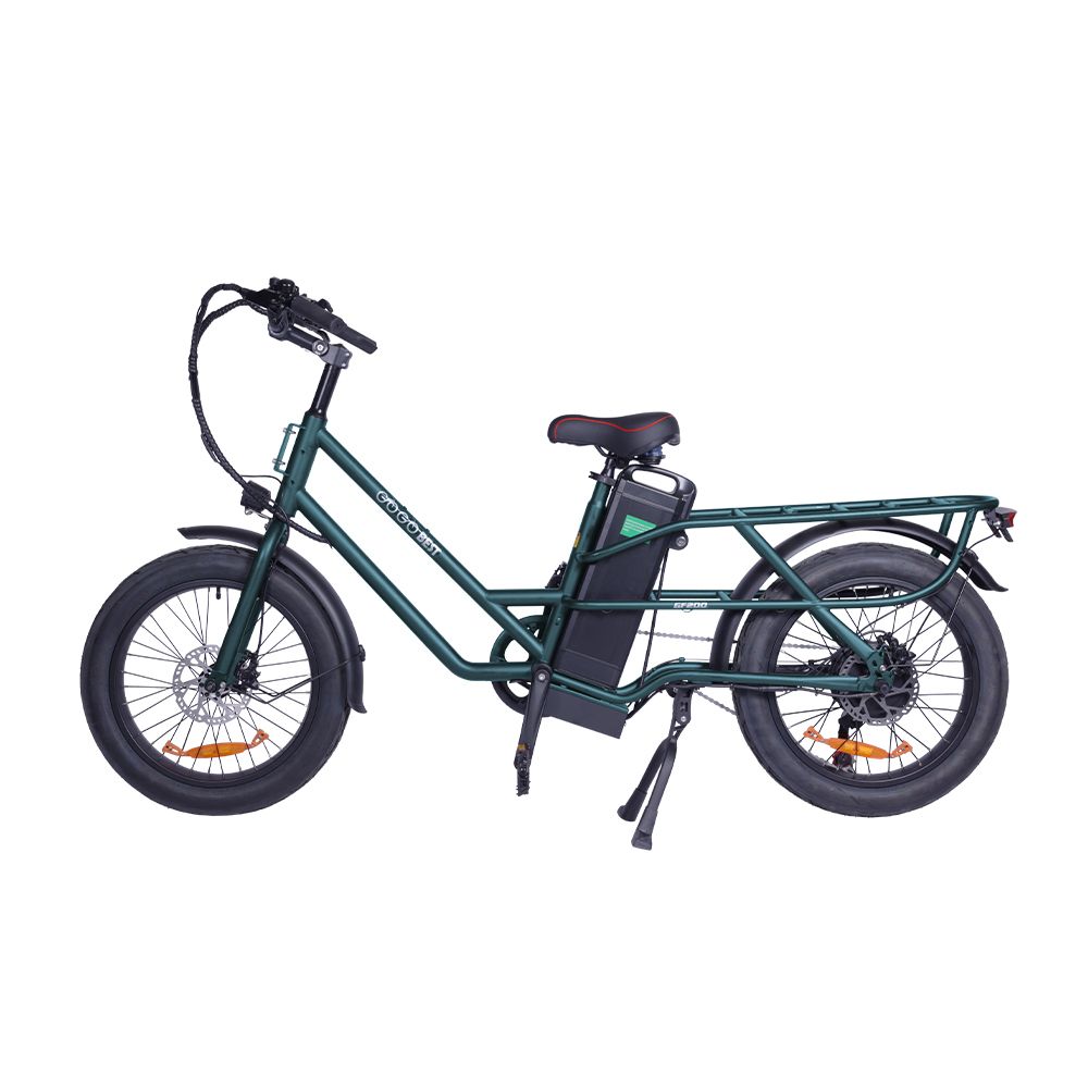 Groene elektrische bakfiets met zwarte bagagedrager en banden. Accu op frame. GOGOBEST-opschrift.