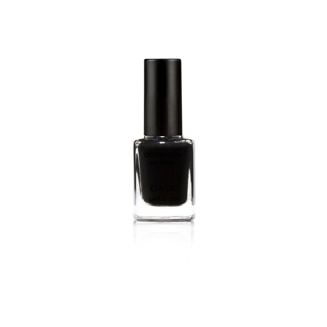 Vernis à ongles noir dans un flacon carré en verre avec un bouchon noir. Le nom de la marque est visible sur le flacon.