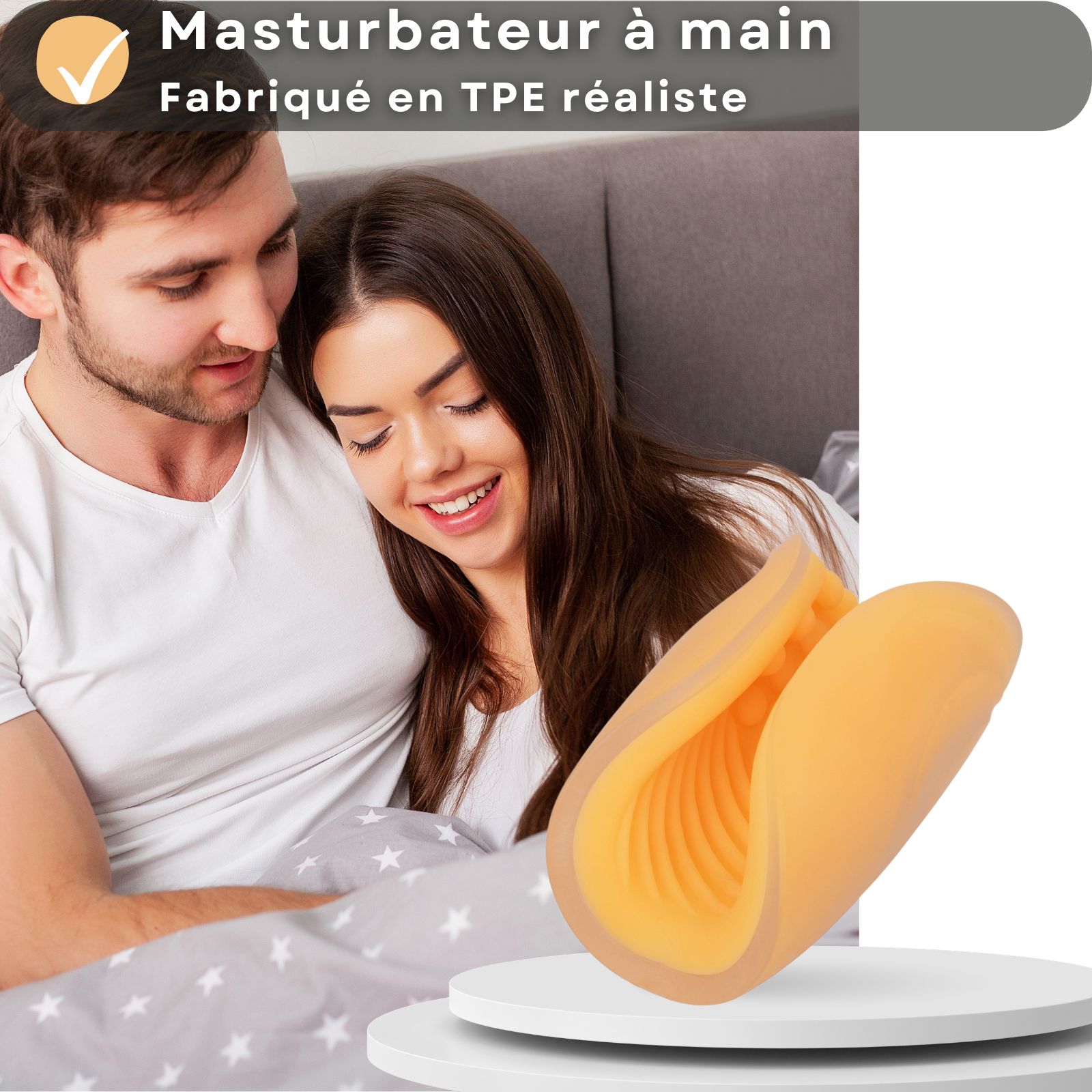 Masturbateur TPE. Orange. Couple en arrière-plan. Avec rainures et picots.