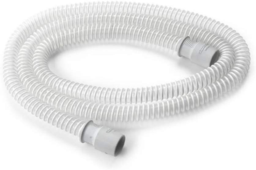 Flexibele witte slang met geribbelde oppervlakte en grijze connectoren aan beide uiteinden. Medisch hulpmiddel.
